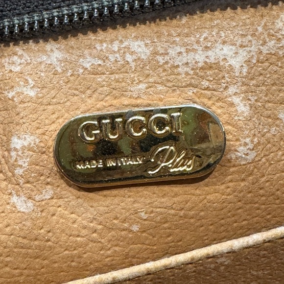 Authentic Gucci plus pouch - Picture 10 of 11